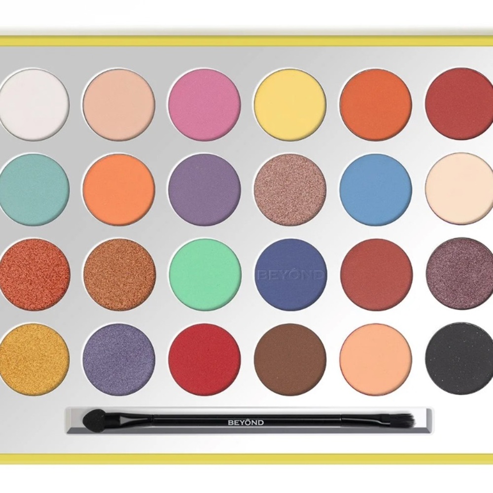 NIB - Beyond eyeshadow palette. - Picture 3 of 5